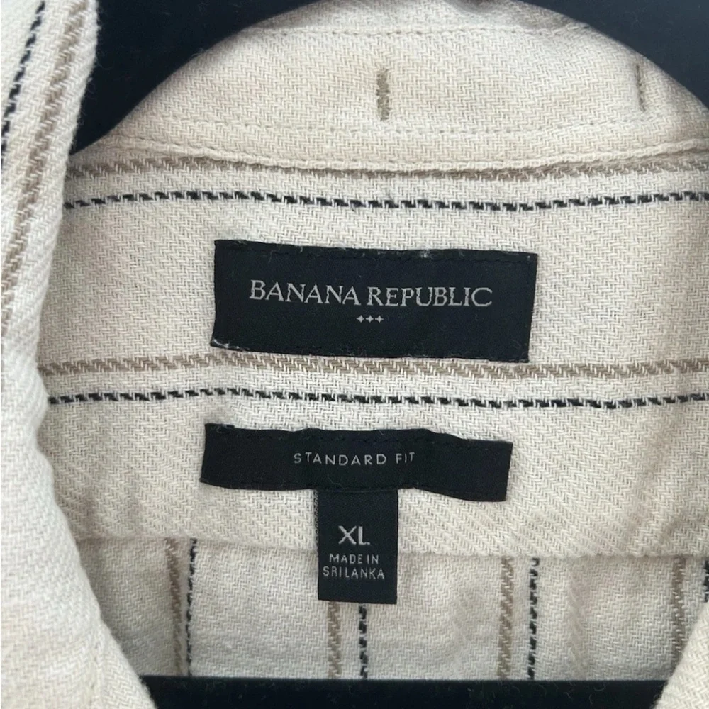 Banana Republic Short Sleeve Resort Wear Lightweight Button Down Shirt - Picture 10 of 15